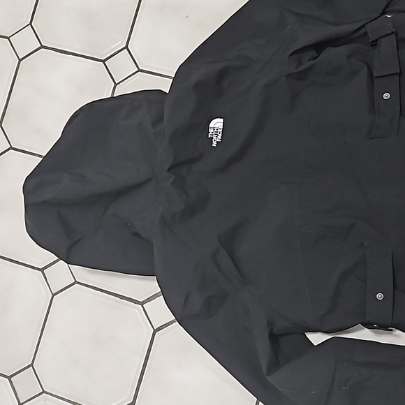 The Northface Hooded, Medium, Black Dryvent lightweight jacket. - Picture 12 of 16